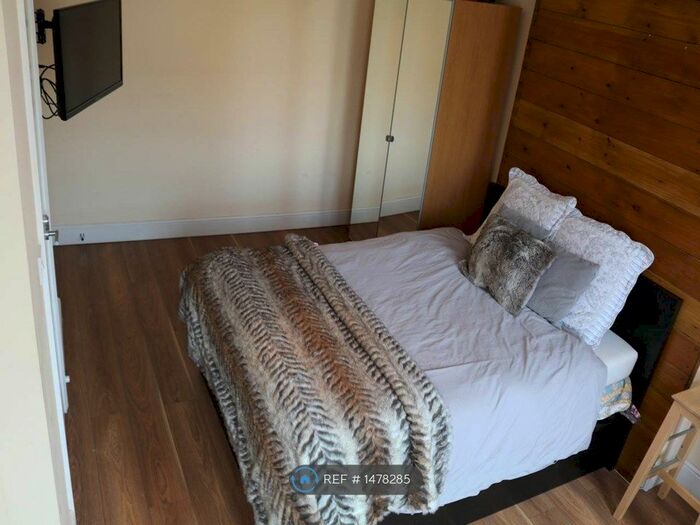 Studio To Rent In Northwood, Northwood, HA6