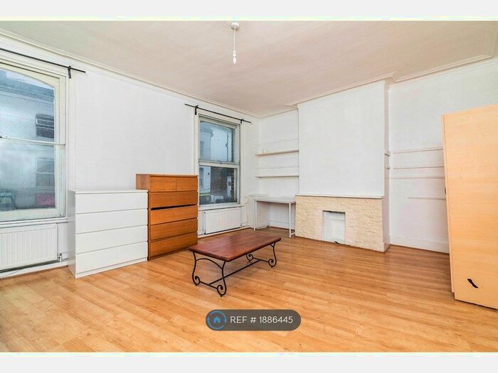 3 Bedroom Flat To Rent In West Green Road, London, N15