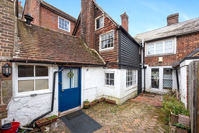 3 Bedroom Maisonette To Rent In - High Street, Uckfield, TN22