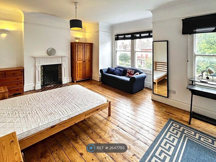 3 Bedroom Maisonette To Rent In Telford Avenue, London, SW2