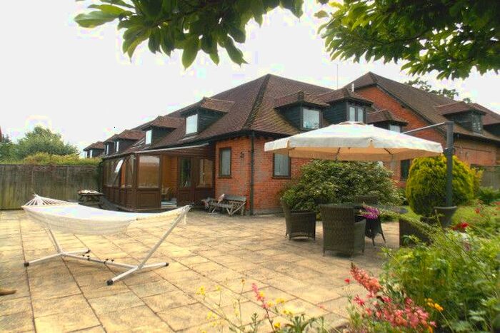 3 Bedroom Mews To Rent In Thornden Lane, Rolvenden Layne, Cranbrook, TN17