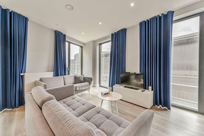 2 Bedroom Flat To Rent In Momento Kew Bridge, Kew Bridge, Brentford, TW8