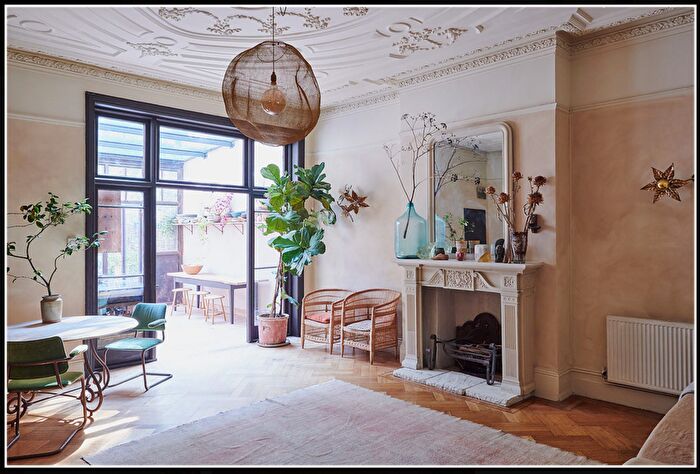 2 Bedroom Flat For Sale In Brondesbury Road, Queens Park, NW6