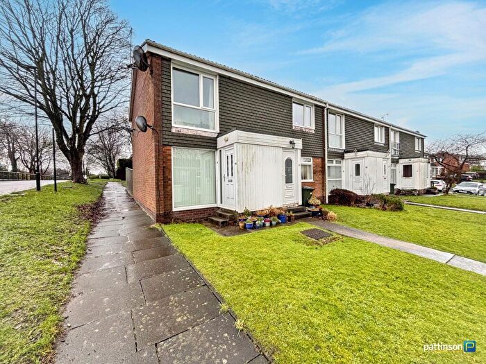 2 Bedroom Flat For Sale In Farn Court, Kingston Park, Newcastle Upon Tyne, Tyne And Wear, NE3