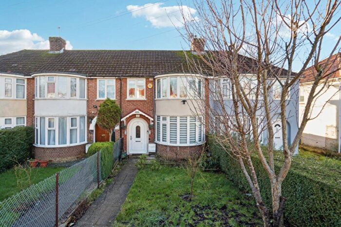 3 Bedroom Terraced House For Sale In Cumberland Avenue, Slough, SL2