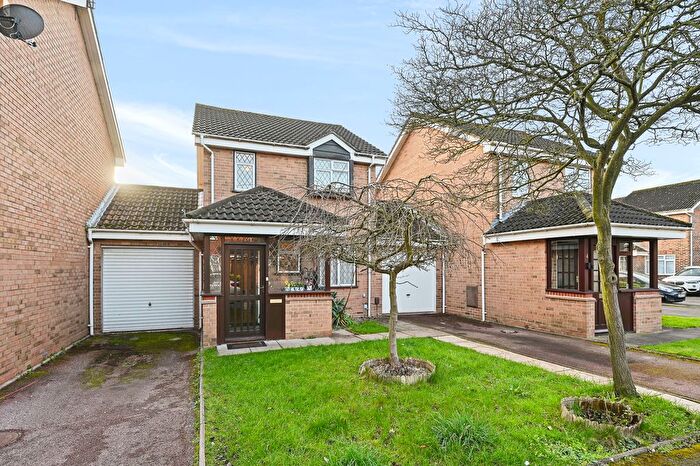 3 Bedroom Detached House For Sale In Brentford Close, Hayes, UB4