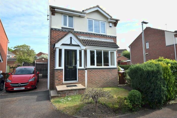 3 Bedroom Detached House To Rent In Fall Park Court, Leeds, West Yorkshire, LS13