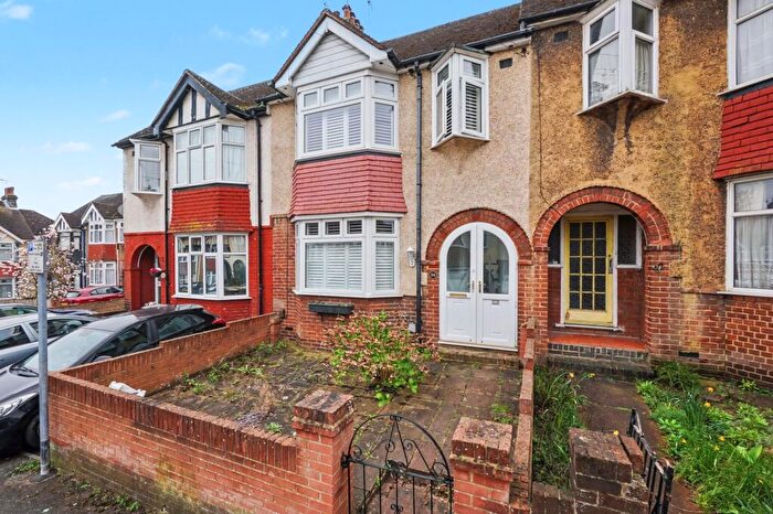 3 Bedroom Terraced House For Sale In Westmount Avenue, Chatham, ME4