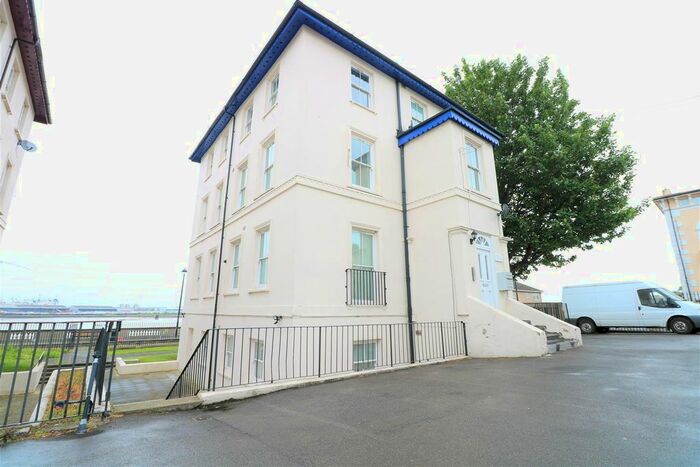 2 Bedroom Flat To Rent In Lansdowne Square, Northfleet, Gravesend, DA11