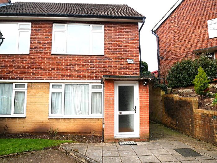 2 Bedroom Flat To Rent In Hillview Gardens, Hendon London, NW4