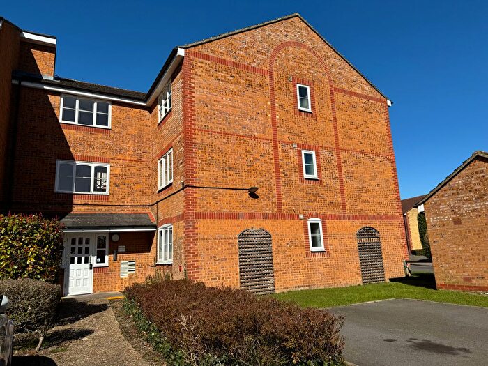 1 Bedroom Flat To Rent In Philips Close, Carshalton, SM5