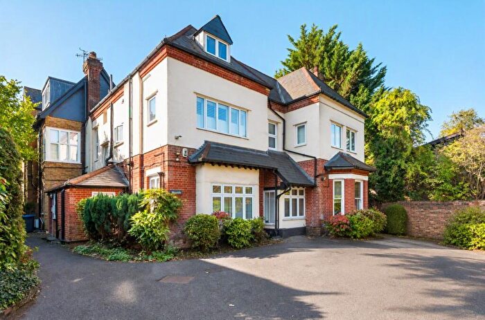 2 Bedroom Apartment For Sale In St. Pauls Cray Road, Chislehurst, Kent, BR7