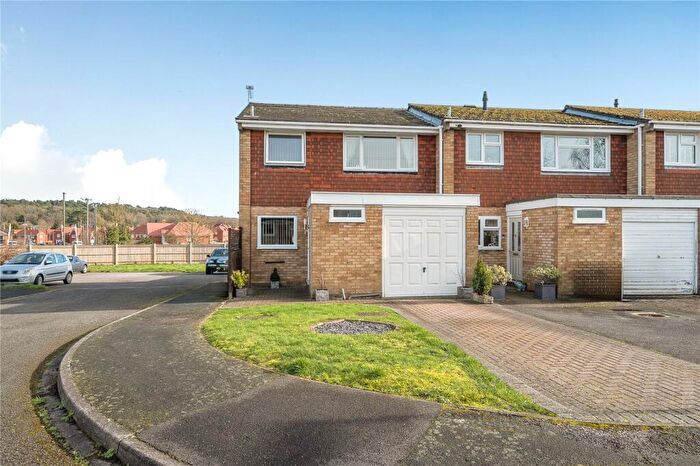 3 Bedroom End Of Terrace House For Sale In Foreman Park, Ash, Surrey, GU12