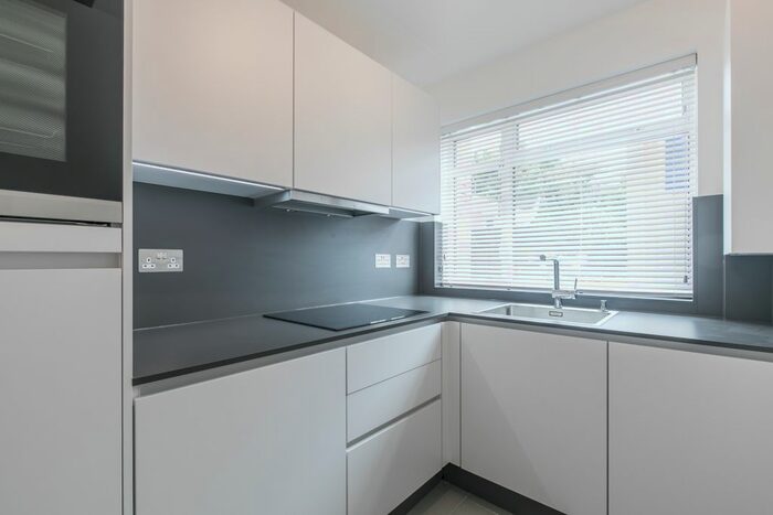 2 Bedroom Flat To Rent In High Street, London N14