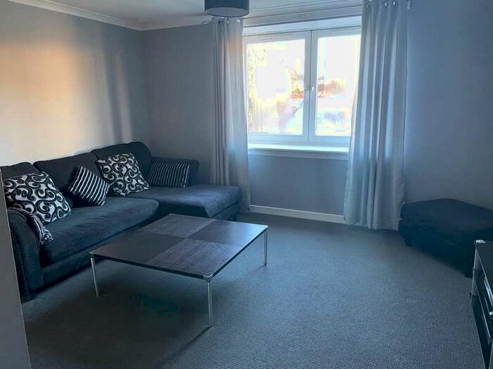 2 Bedroom Flat To Rent In Oscar Court, Torry, Aberdeen, AB11