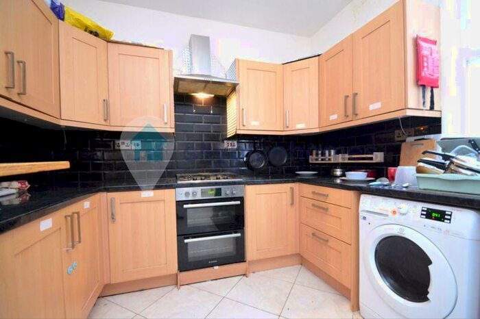 9 Bedroom Terraced House To Rent In Saxby Street, Leicester, LE2