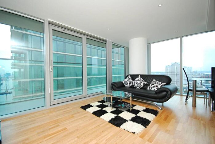 2 Bedroom Flat To Rent In Landmark West Tower, Canary Wharf, London, E14