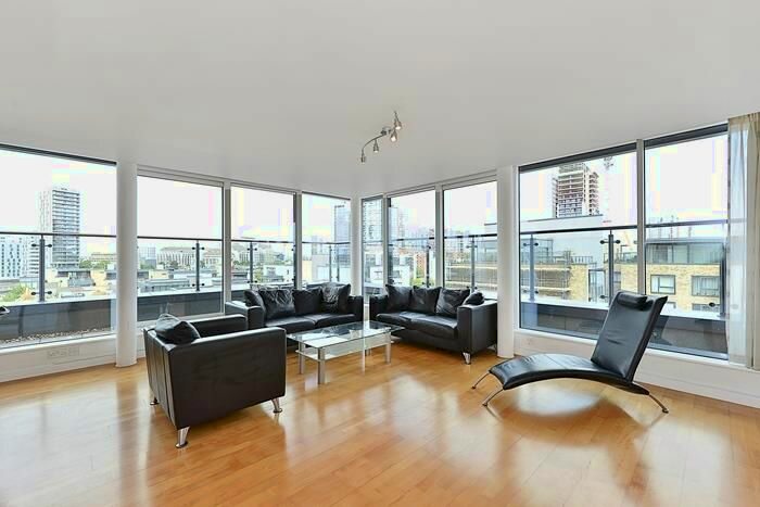 3 Bedroom Flat To Rent In Boardwalk Place, Canary Wharf, E14
