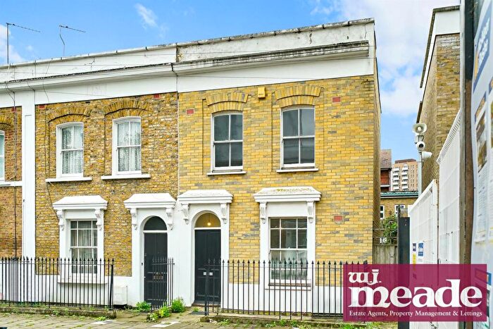 4 Bedroom Semi Detached House To Rent In Arrow Road, Bow, E3
