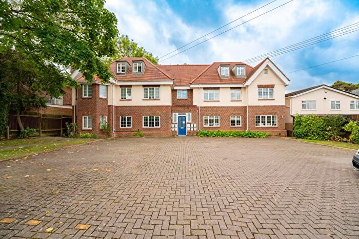 2 Bedroom Flat To Rent In Fairfield Road, Uxbridge, UB8