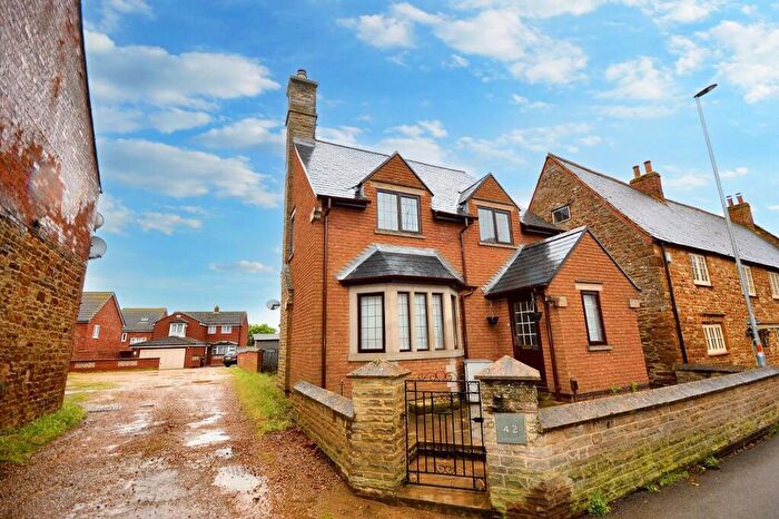 3 Bedroom Detached House To Rent In High Street, Earls Barton, Northampton, NN6