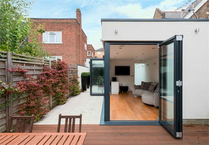 4 Bedroom Detached House To Rent In Hertford Road, East Finchley, London N2