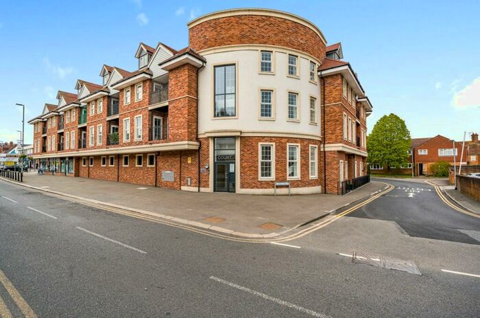 2 Bedroom Apartment To Rent In Peach Street, Wokingham, Berkshire, RG40