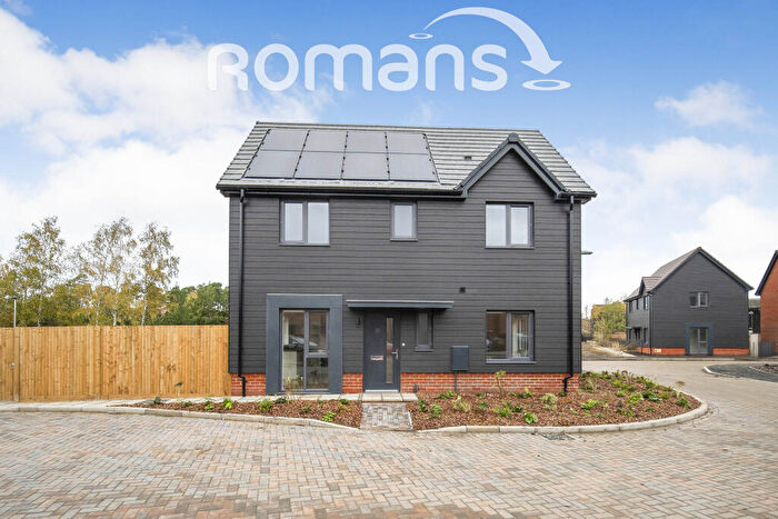3 Bedroom House To Rent In Wilks Road, Crowthorne, Berkshire, RG45