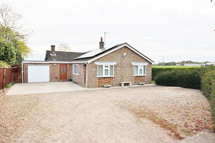 3 Bedroom Bungalow For Sale In Fleet Bank, Gedney Dyke, Lincolnshire, PE12