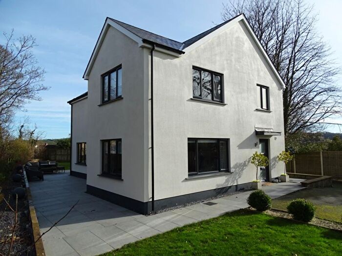 4 Bedroom Property For Sale In Parc Clomendy, Llansteffan, Carmarthen, SA33