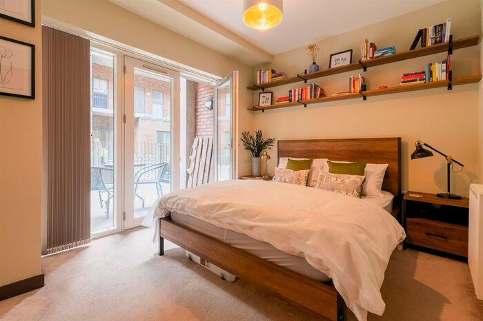 3 Bedroom Flat To Rent In Wyke Road, London, E3