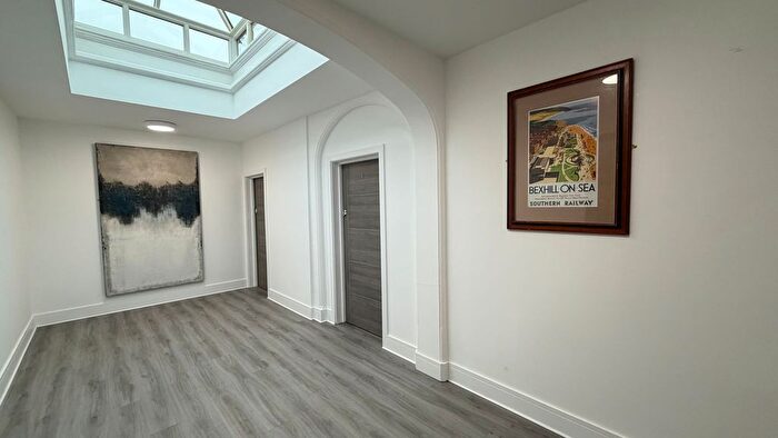 3 Bedroom Flat To Rent In Flat, Old Waterfront Club Channel View West, Bexhill-On-Sea, TN40