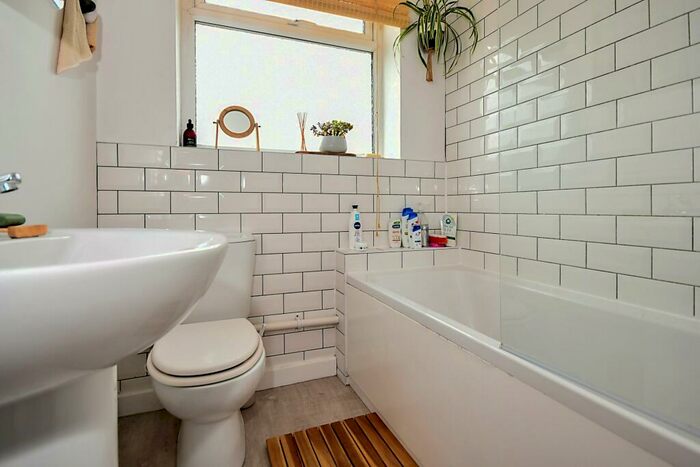 2 Bedroom Flat To Rent In Bolton Close, Bournemouth, BH6