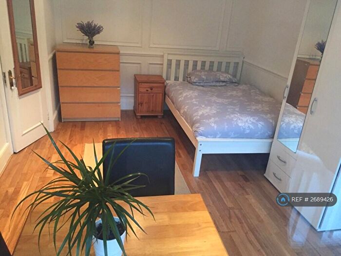 Studio To Rent In Danbury Street, London, N1