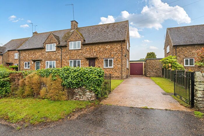 2 Bedroom Detached House For Sale In Lime Avenue, Eydon, NN11