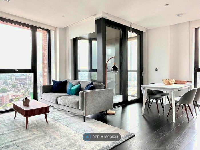 2 Bedroom Flat To Rent In Madeira Tower, London, SW11