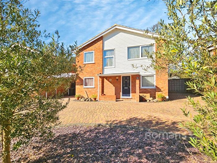 4 Bedroom Detached House For Sale In Fir Tree Way, Fleet, Hampshire, GU52