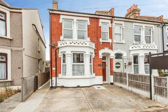 2 Bedroom Flat For Sale In A Christchurch Road, Essex, SS2