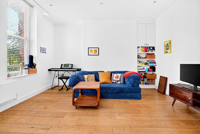 1 Bedroom Apartment To Rent In Upper Street, Islington, London, N1