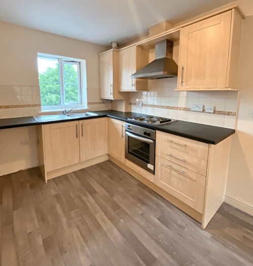 3 Bedroom Flat To Rent In Effingham Close, Sutton, SM2