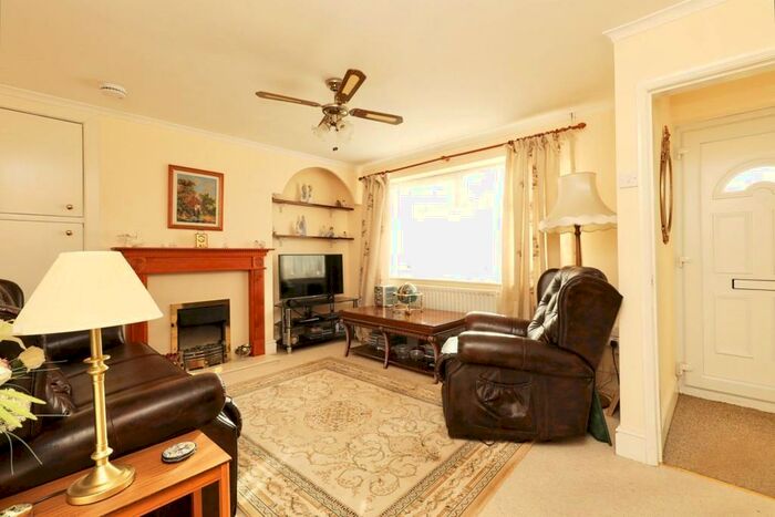 3 Bedroom Semi-Detached House For Sale In Moorland Avenue, Walkeringham, Doncaster, DN10