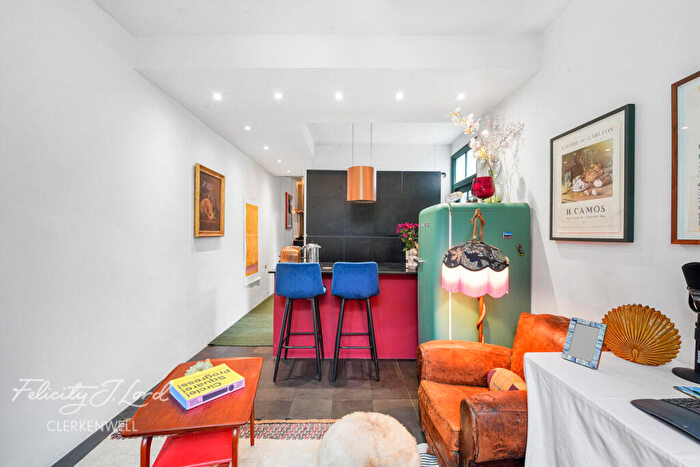 2 Bedroom Apartment For Sale In Haberdasher Street, London, N1