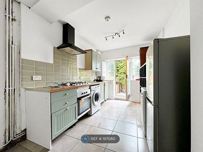 1 Bedroom Flat To Rent In Hughenden Road, High Wycombe, HP13