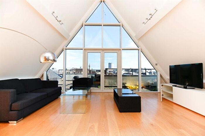 2 Bedroom Flat To Rent In Apartment C Murton House, Grainger Street, Newcastle Upon Tyne, NE1