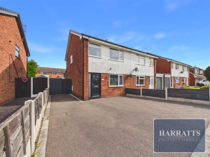 3 Bedroom Semi Detached House For Sale In Shearwater Road, Stockport, SK2