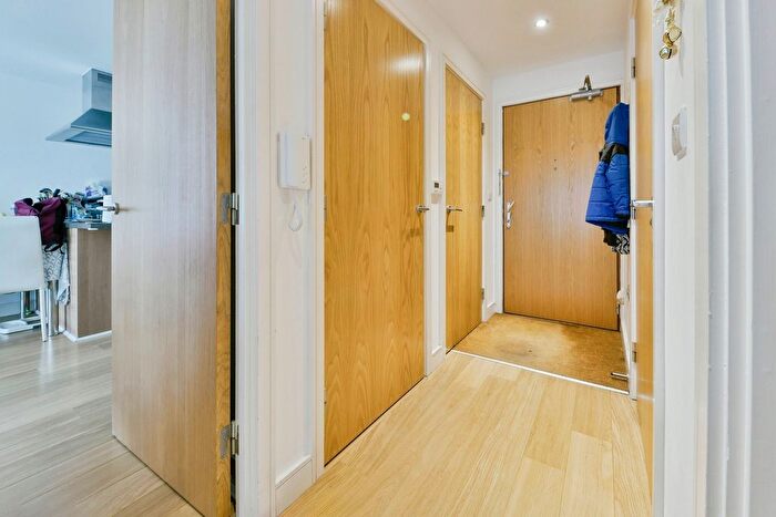 2 Bedroom Flat For Sale In Woolners Way, Stevenage, Hertfordshire, SG1