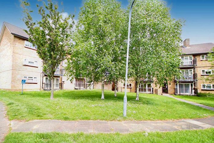 2 Bedroom Apartment To Rent In Longlands, Hemel Hempstead, Hertfordshire, HP2