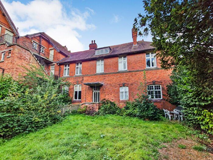 2 Bedroom Flat For Sale In Hawthornden Manor, Uttoxeter, ST14