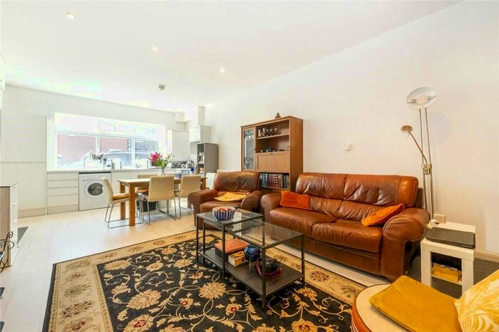 Studio To Rent In Finchley Road, Temple Fortune, London, NW11