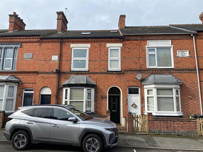 3 Bedroom Terraced House For Sale In Manor Street, Wigston, LE18